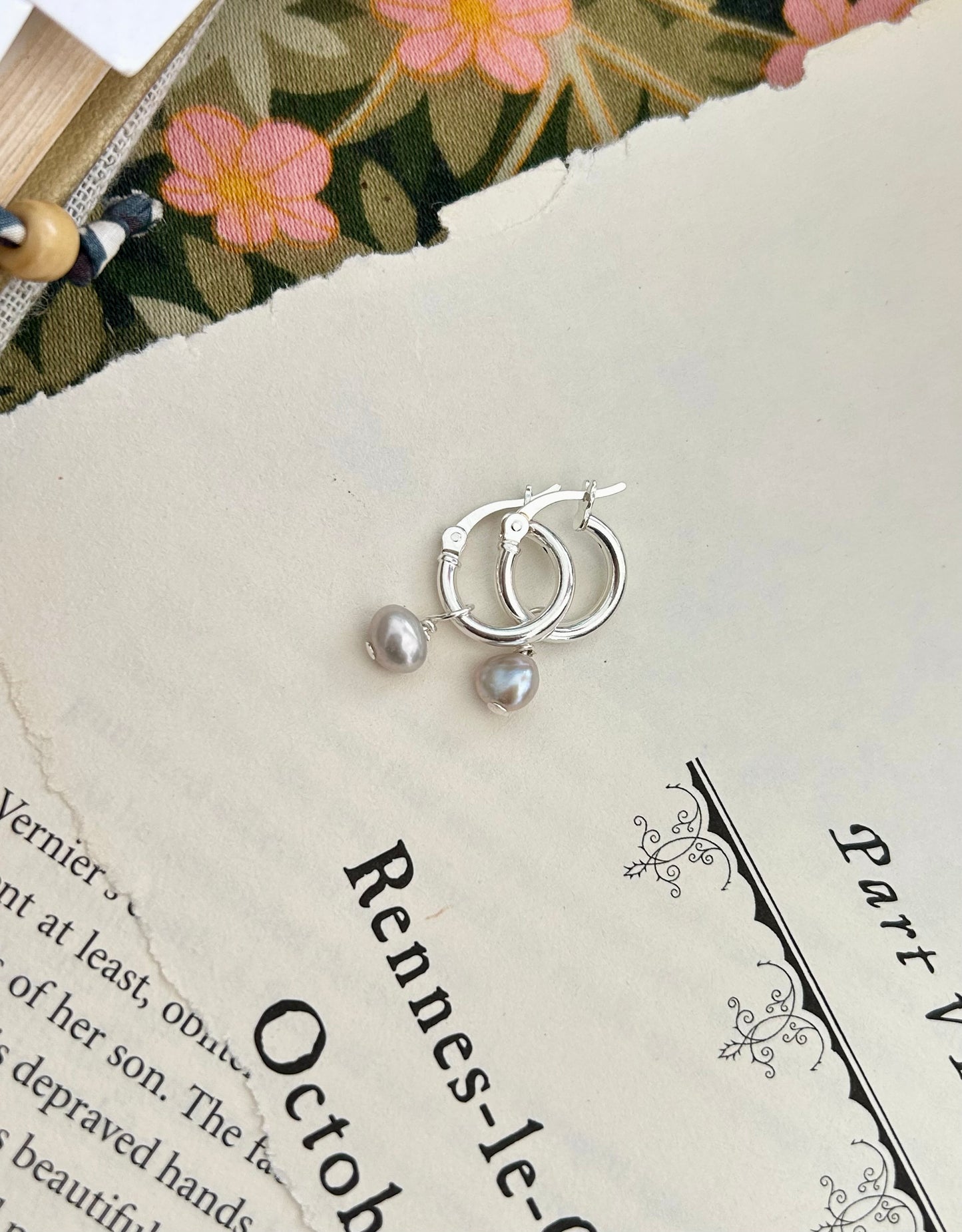 Freshwater Pearl Mini Hinge Hoop Earrings – Silvery Grey Pearl