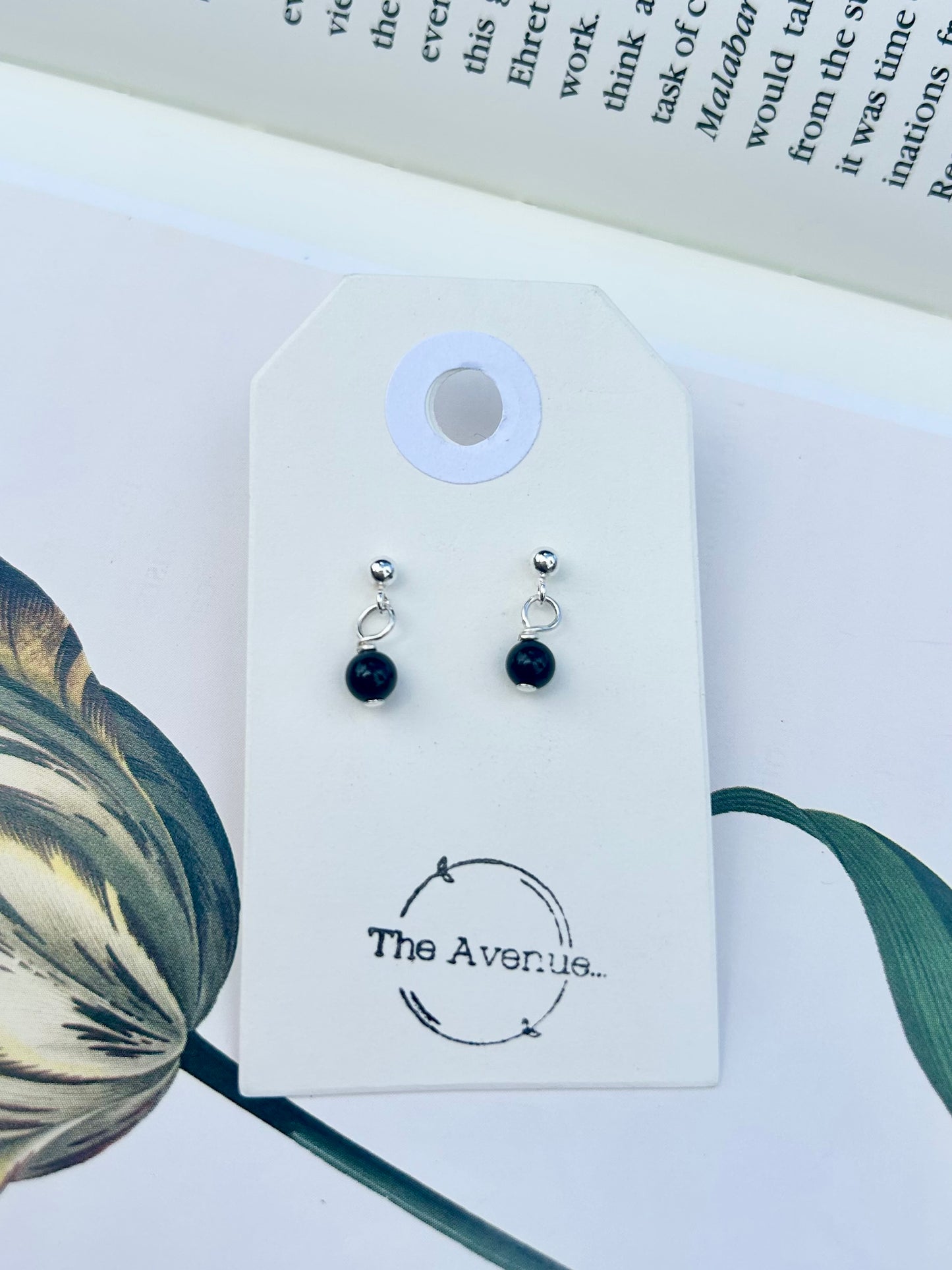 Tiny beaded stud earrings (Black onyx)