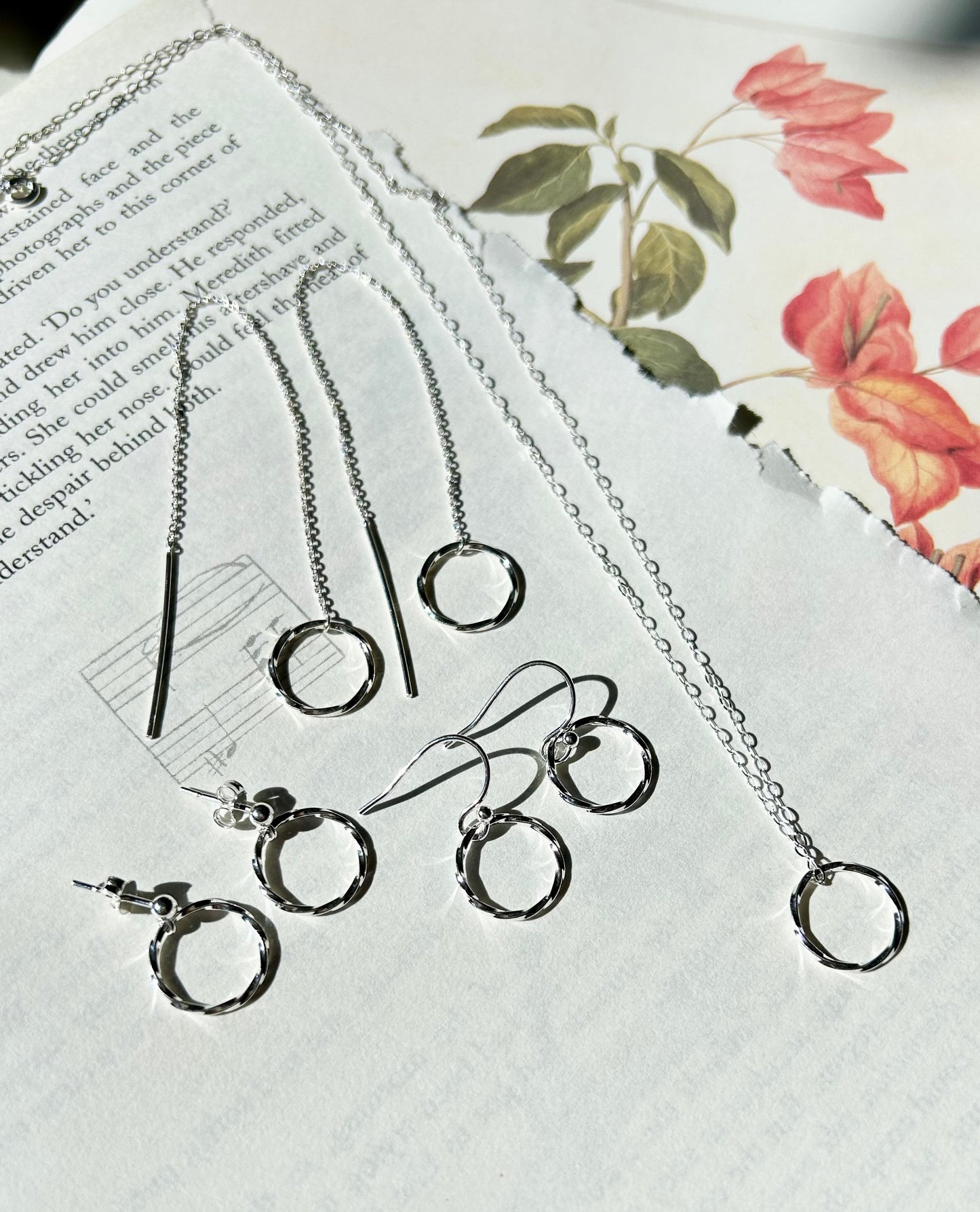 Twisted circle necklace