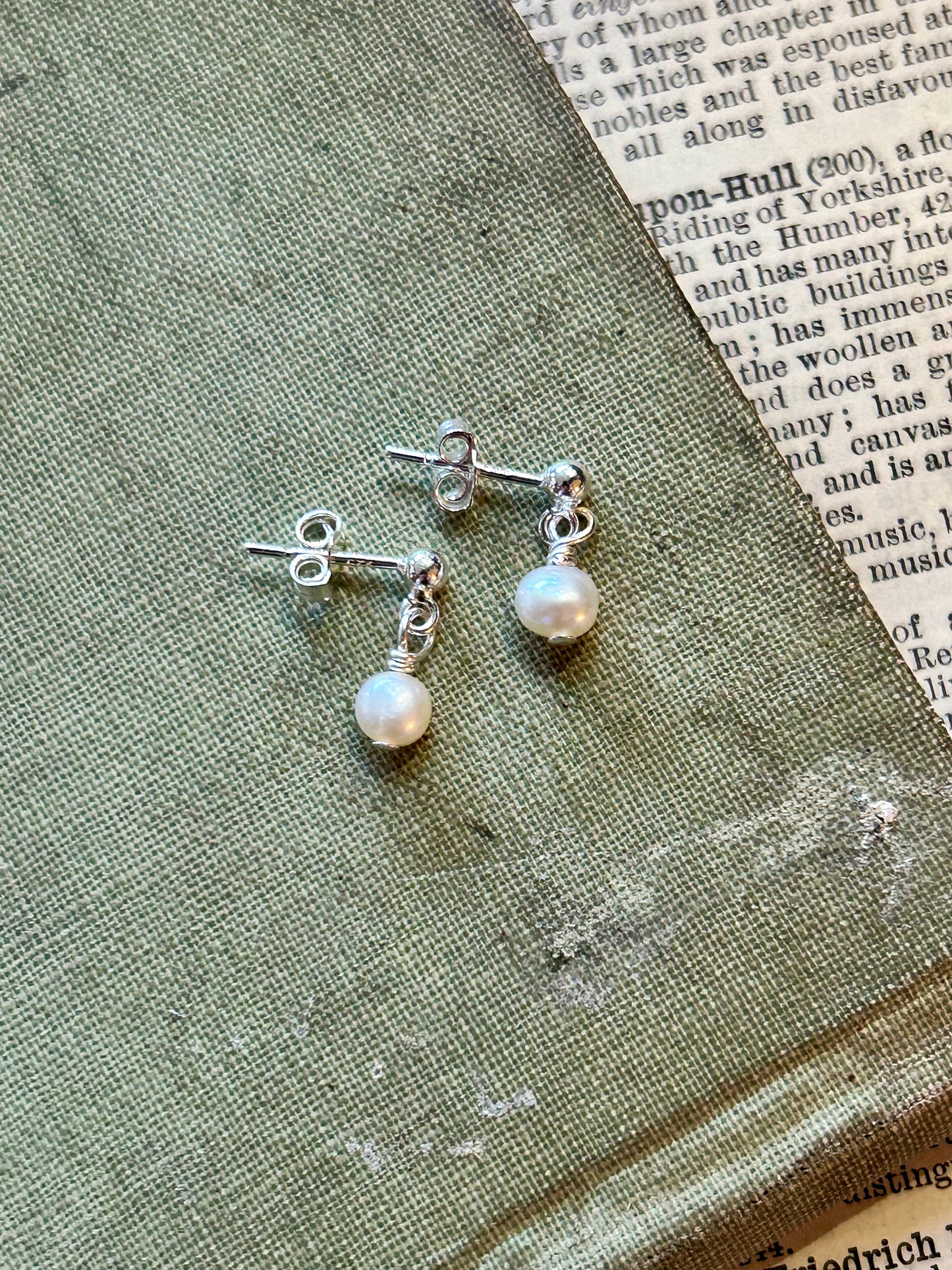Freshwater pearl dangle stud earrings