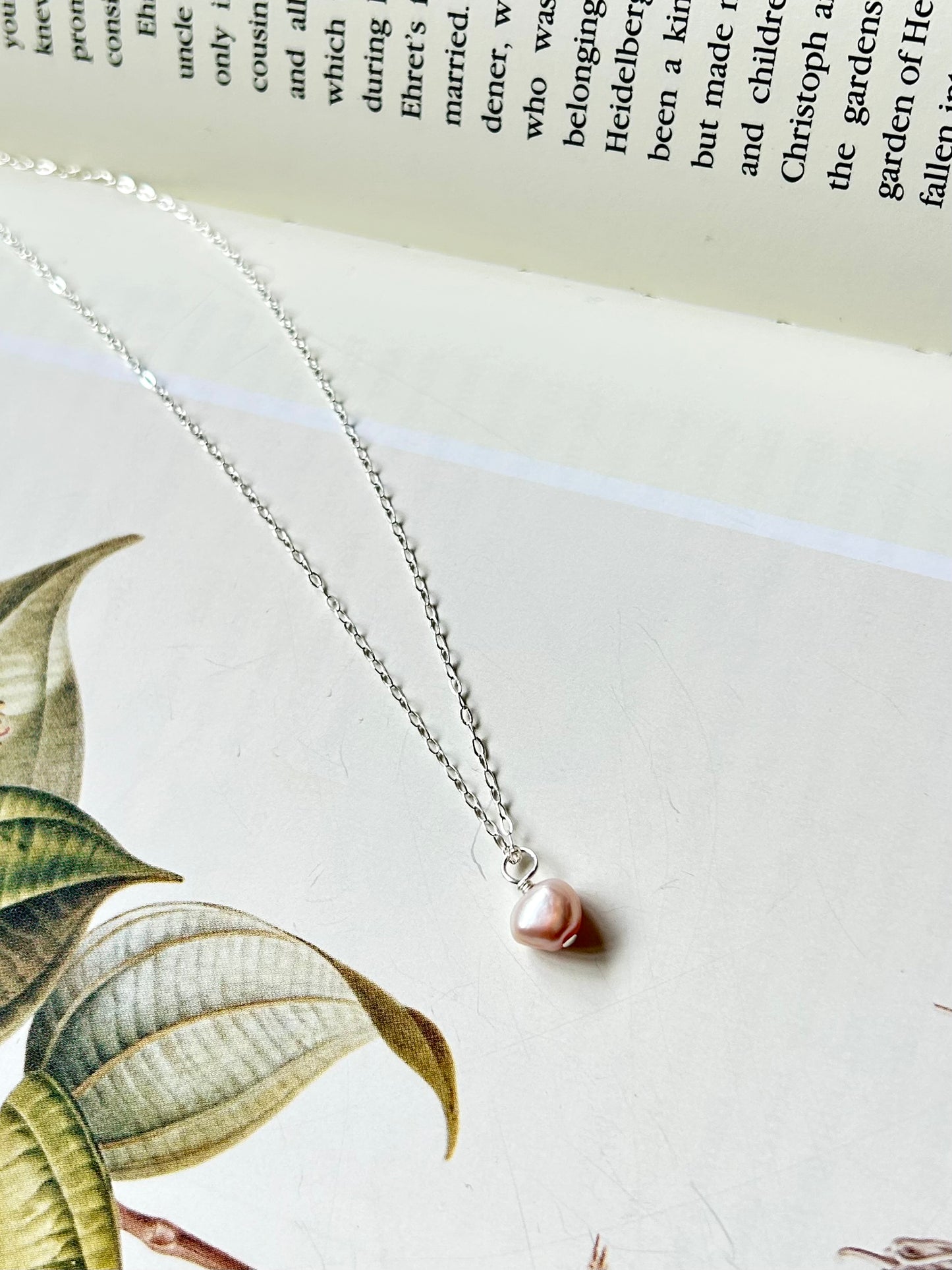 Freshwater pearl necklace - blush pink pearl