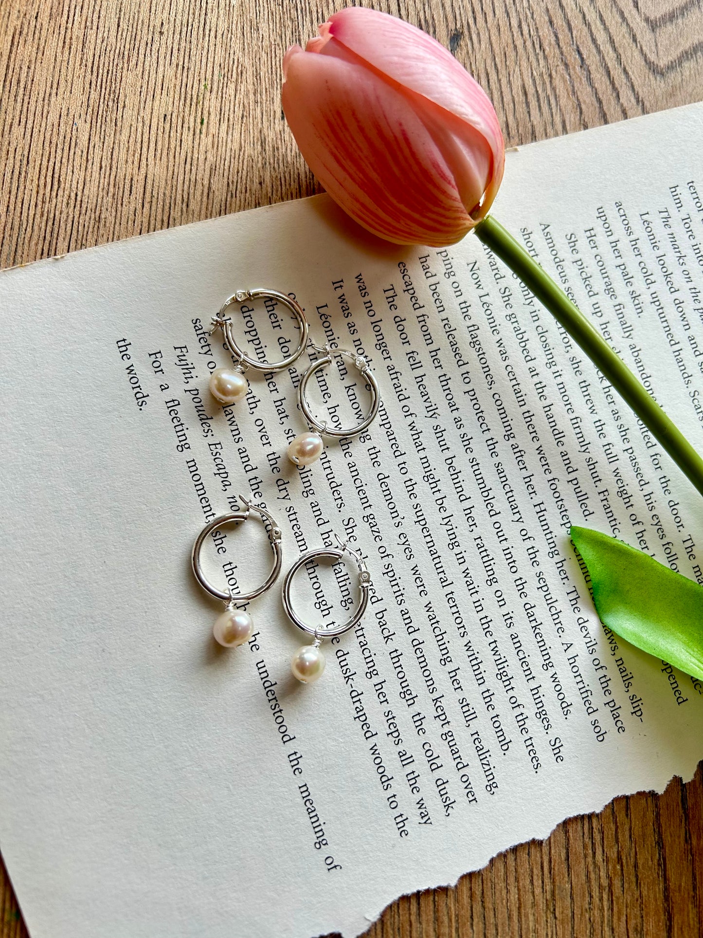Freshwater Large Pearl Midi Hinged Hoop Earrings – (Large Pearl 🤍)