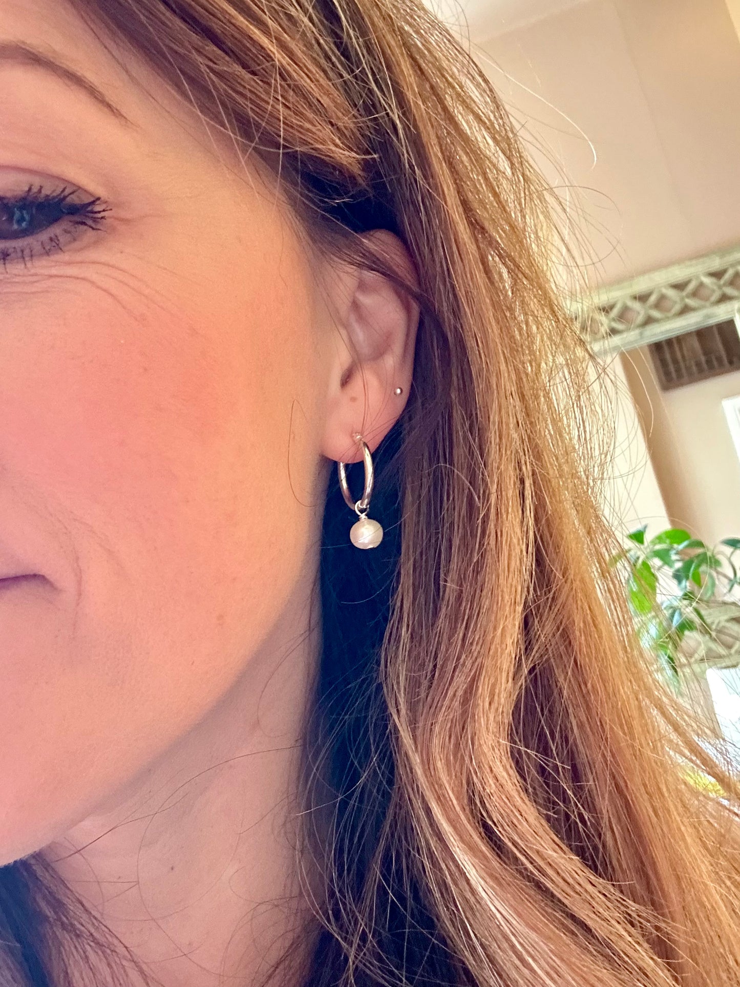 Freshwater Large Pearl Midi Hinged Hoop Earrings – (Large Pearl 🤍)