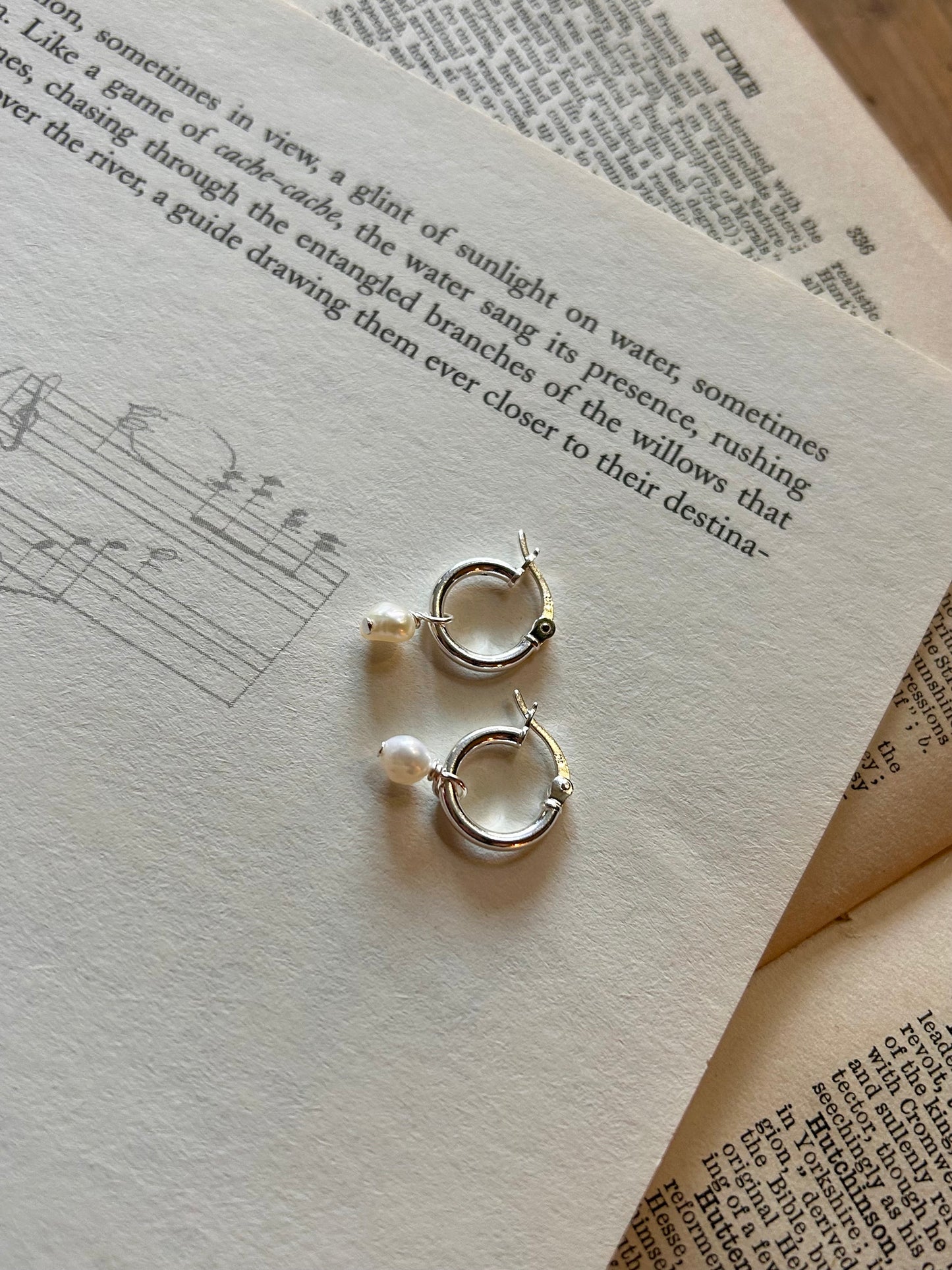 Freshwater Pearl Mini Hinged Hoop Earrings – Sterling Silver (12mm) (small pearl)