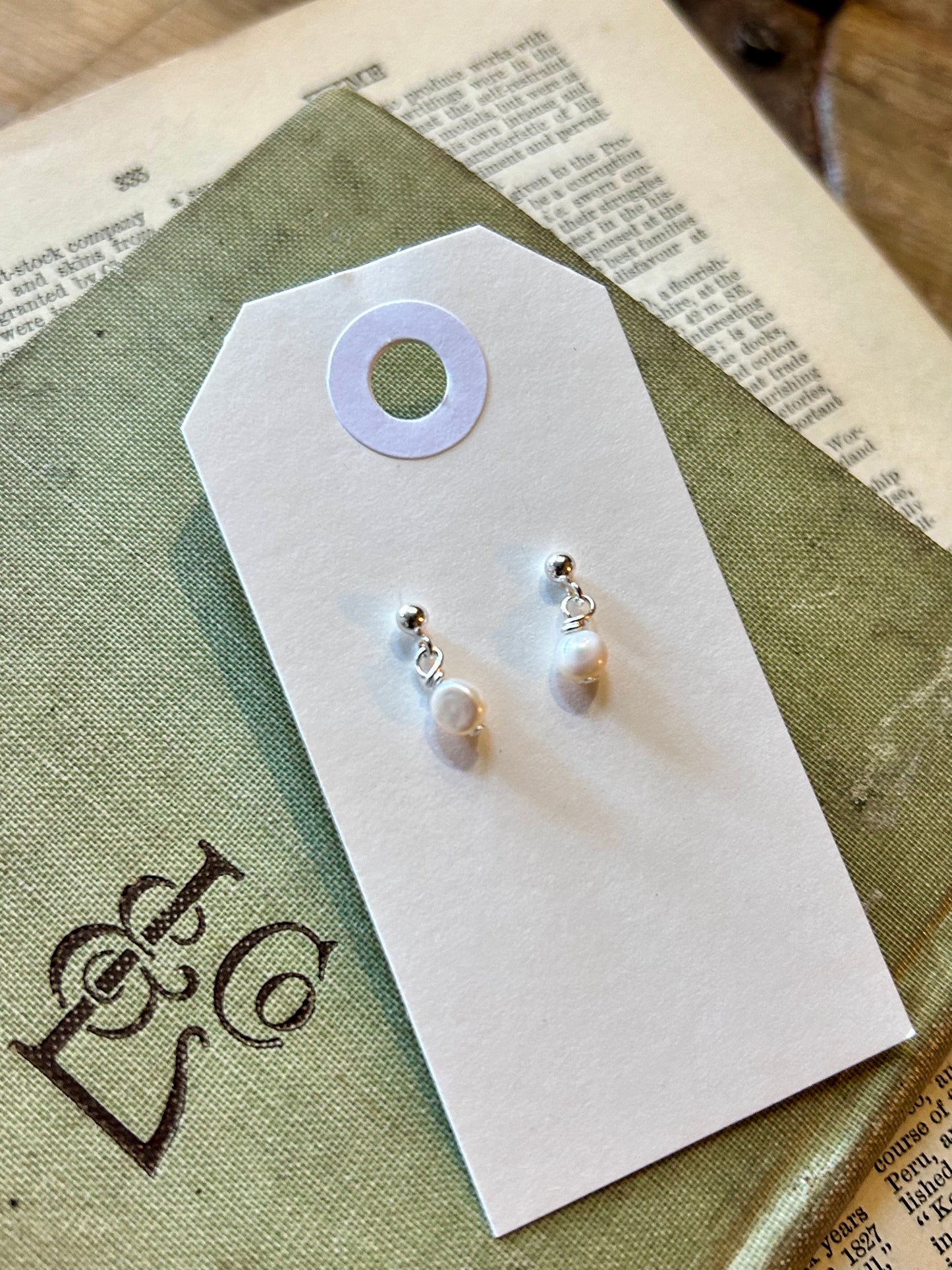 Freshwater pearl dangle stud earrings